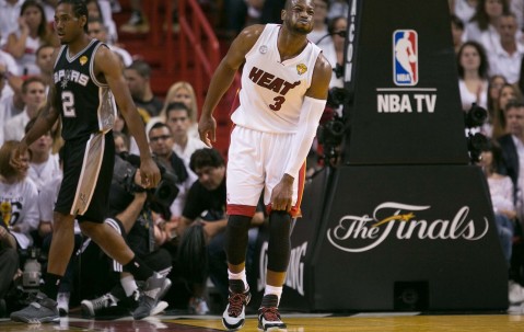 开云-查尔莫斯：让韦德和哈登对位 韦德能防住哈登 但哈登防不住韦德